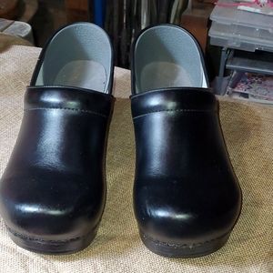 Dansko black leather clogs nurses size 41
